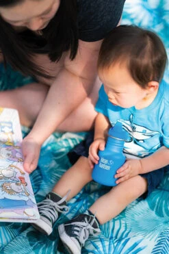 Klean Kanteen Edelstahl Trinkflasche Kid Classic 355ml Sippy Cap - Pool Party (matt Blau) -Schulrucksack 44135