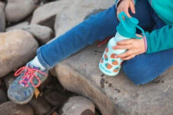 Edelstahl Trinkflasche Klean Kanteen Kid Classic Sport Cap 355ml Sport Cap - Blue Tint Strawberries -Schulrucksack 57604